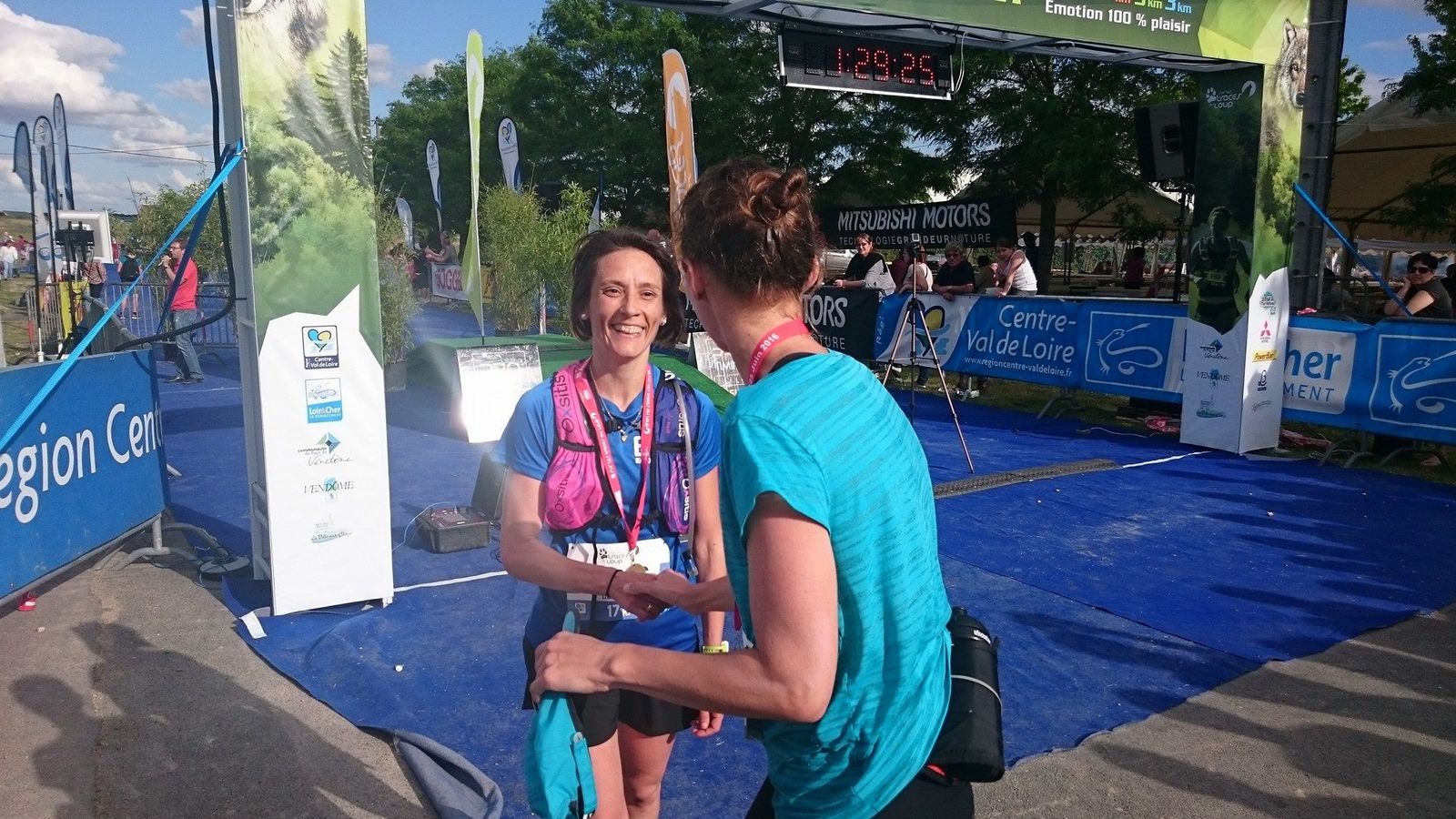 Delphine Chaput à l'arrivée du trail de la Meute (17 km) - 3ème féminine !