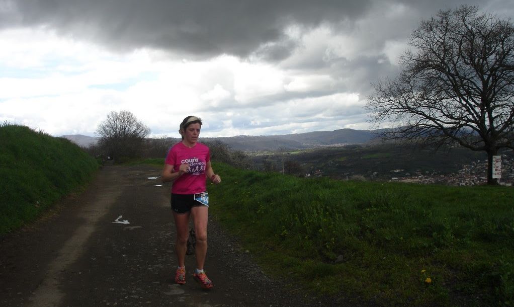 Muriel Vialter au col du Chevalard, peu avant la pluie...